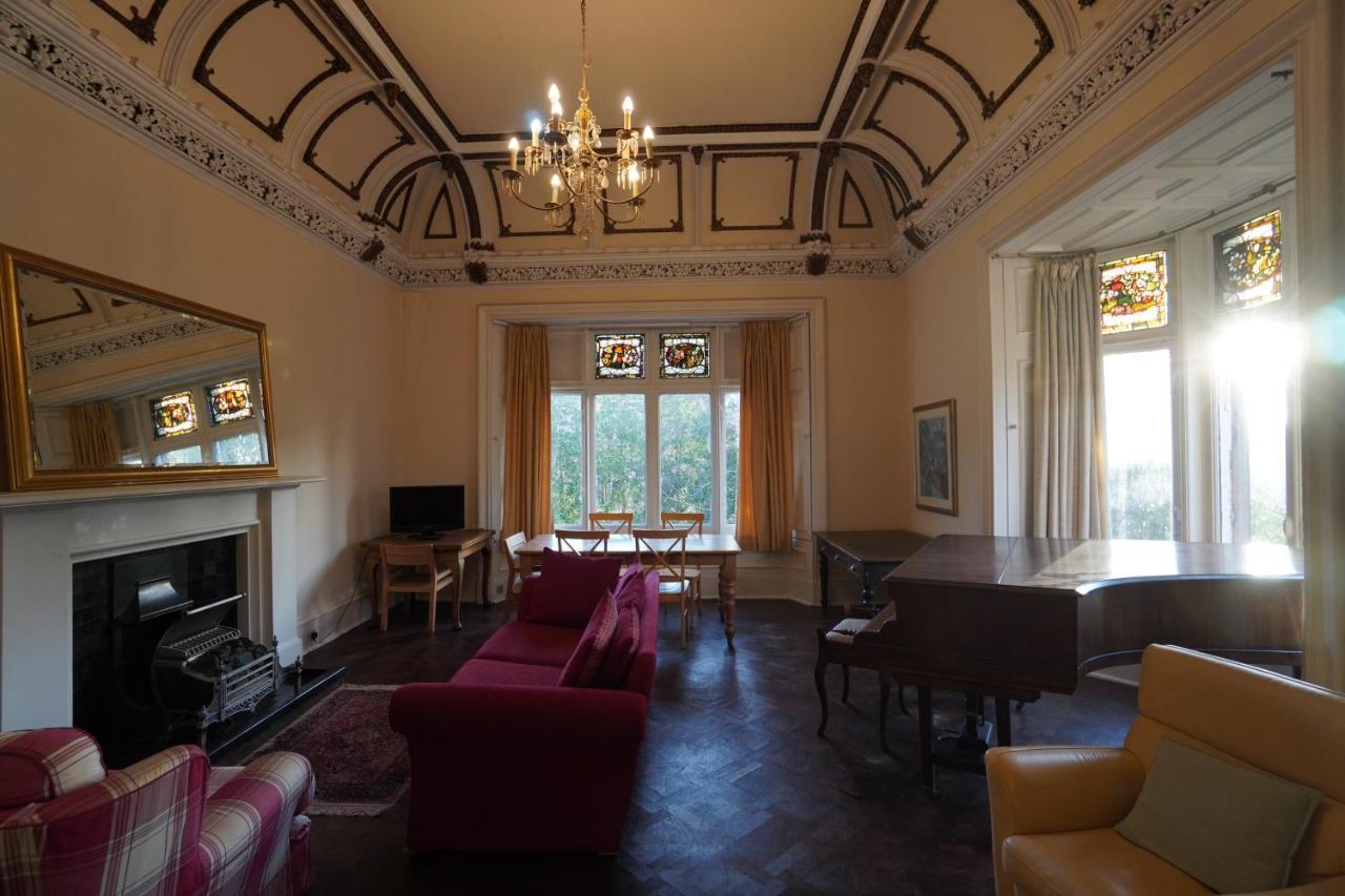 Newhall Glasgow Buitenkant foto