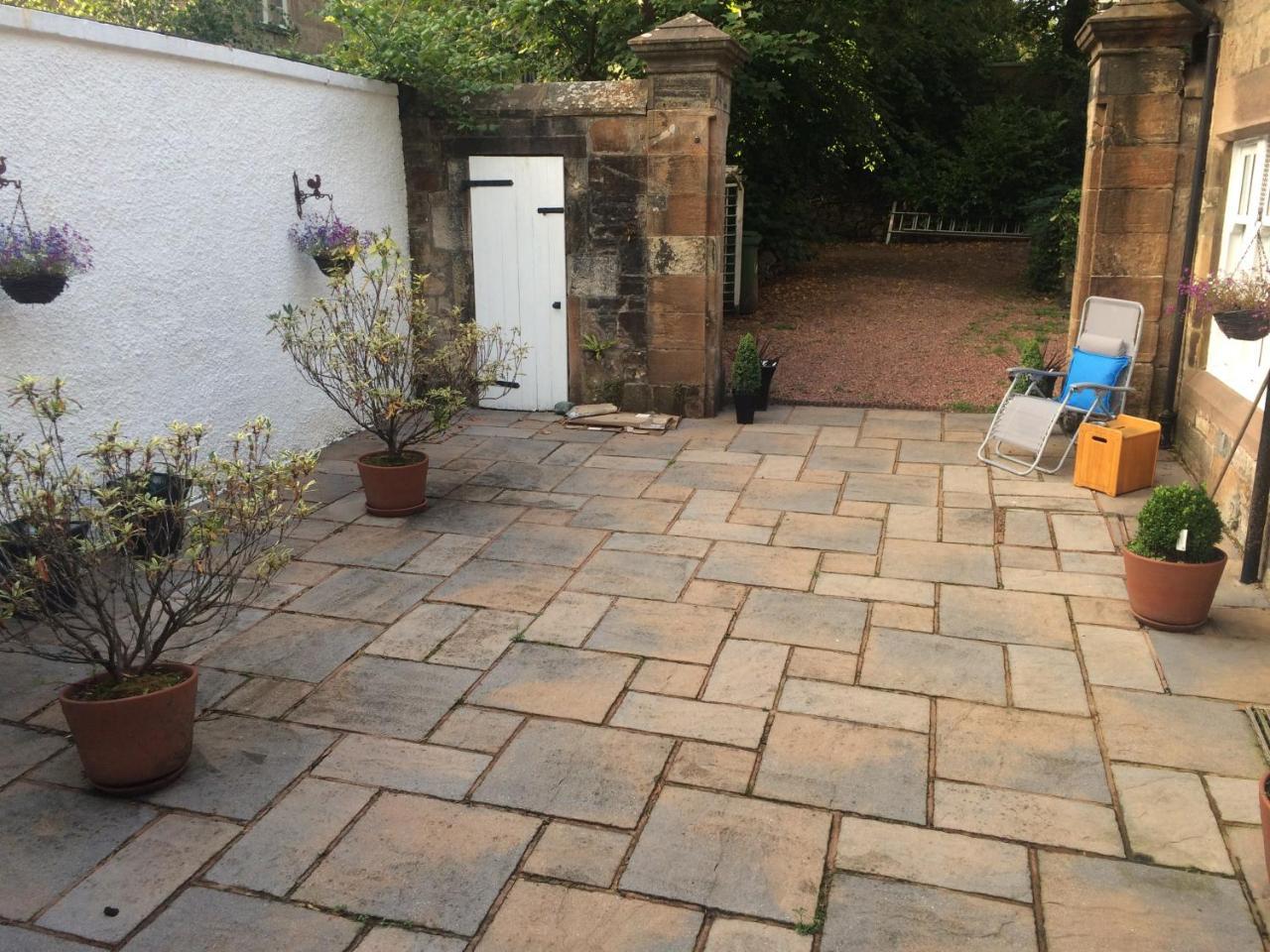 Newhall Glasgow Buitenkant foto
